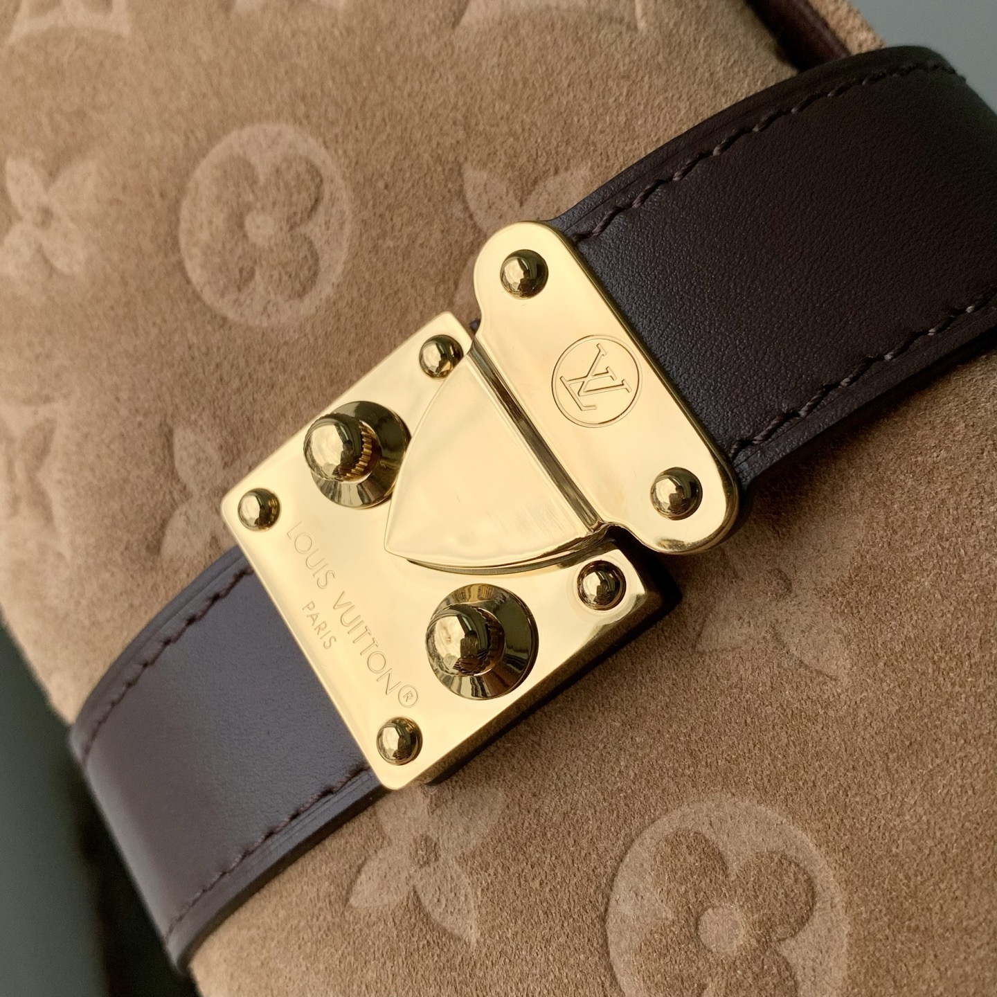 L0vis Vuit*ton Pochette Mia Bag-M2A252-22 x 14.5 x 8CM