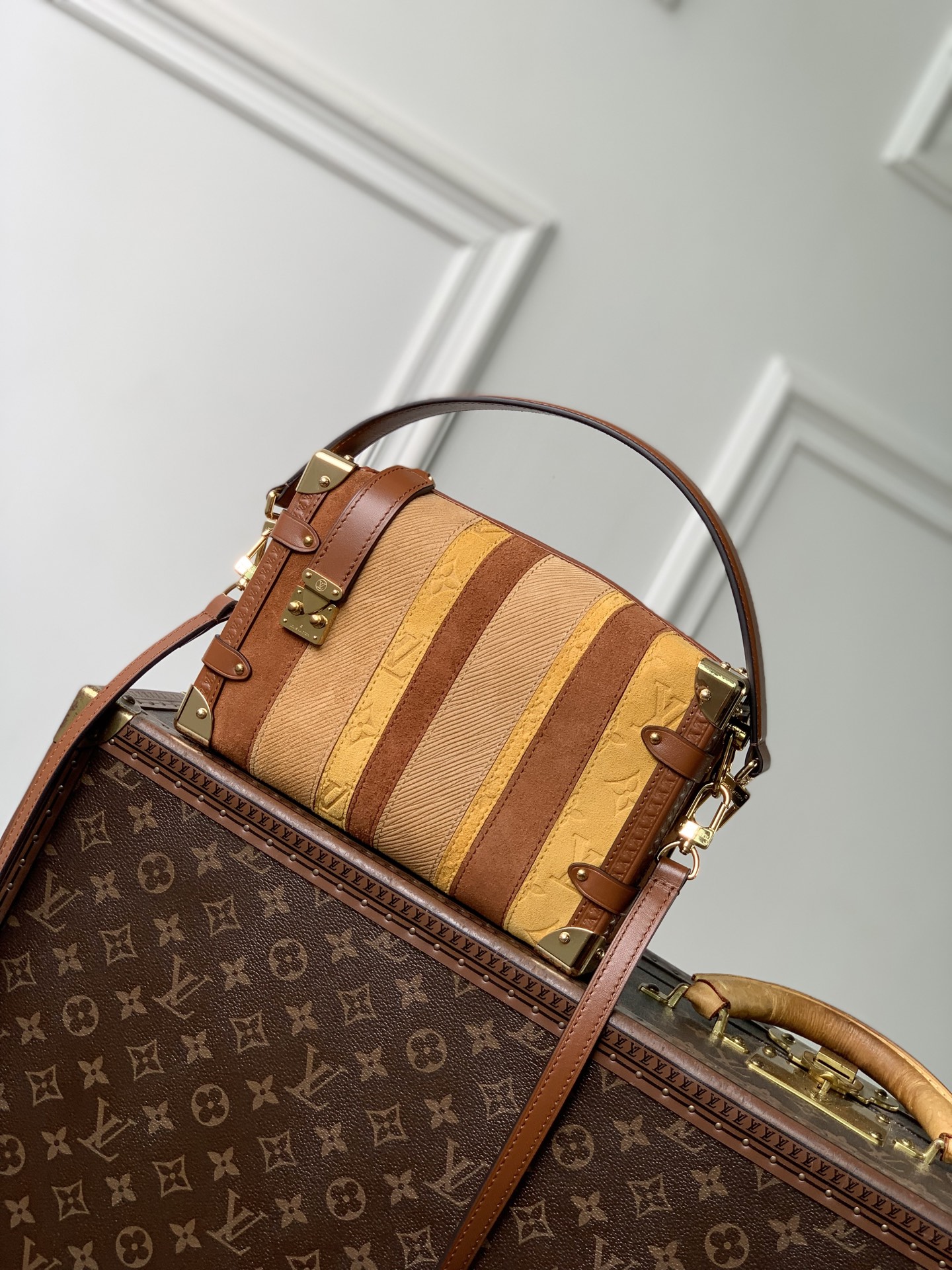 L0vis Vvtt0n Side Trunk -M29662-16 x 8.5 x 23.5CM