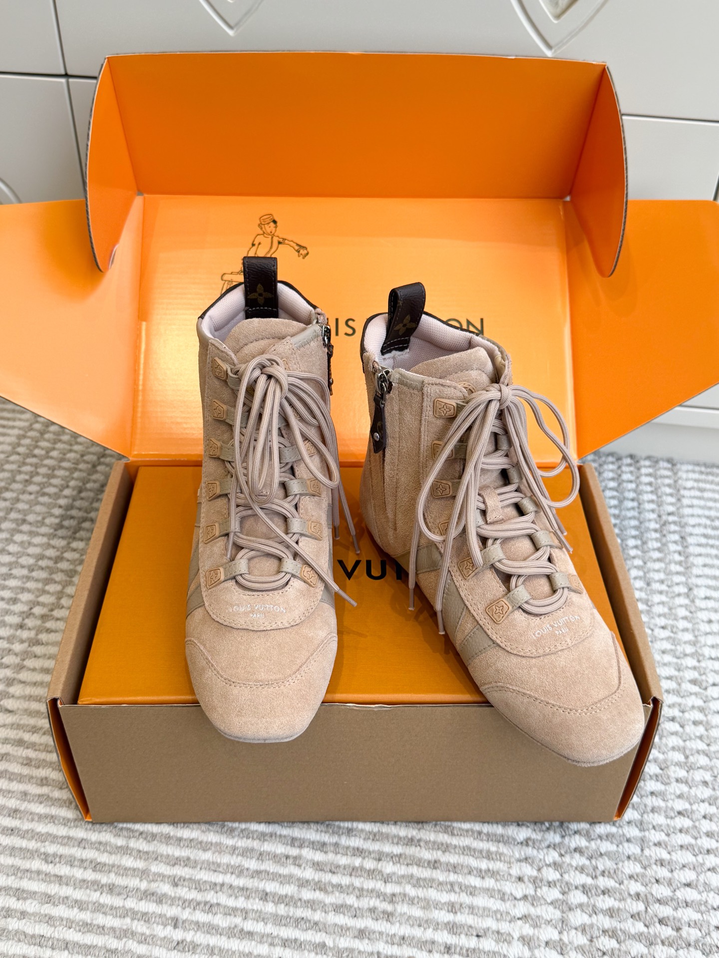 Loui*s Vvtt0n Sneakerina Ankle Boot (EU35-41)