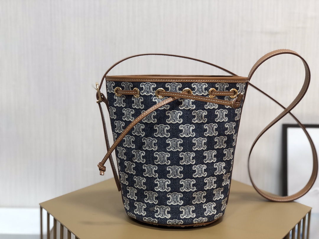 Celin Cabas Triomphe Bucket14X 21 X 14CM