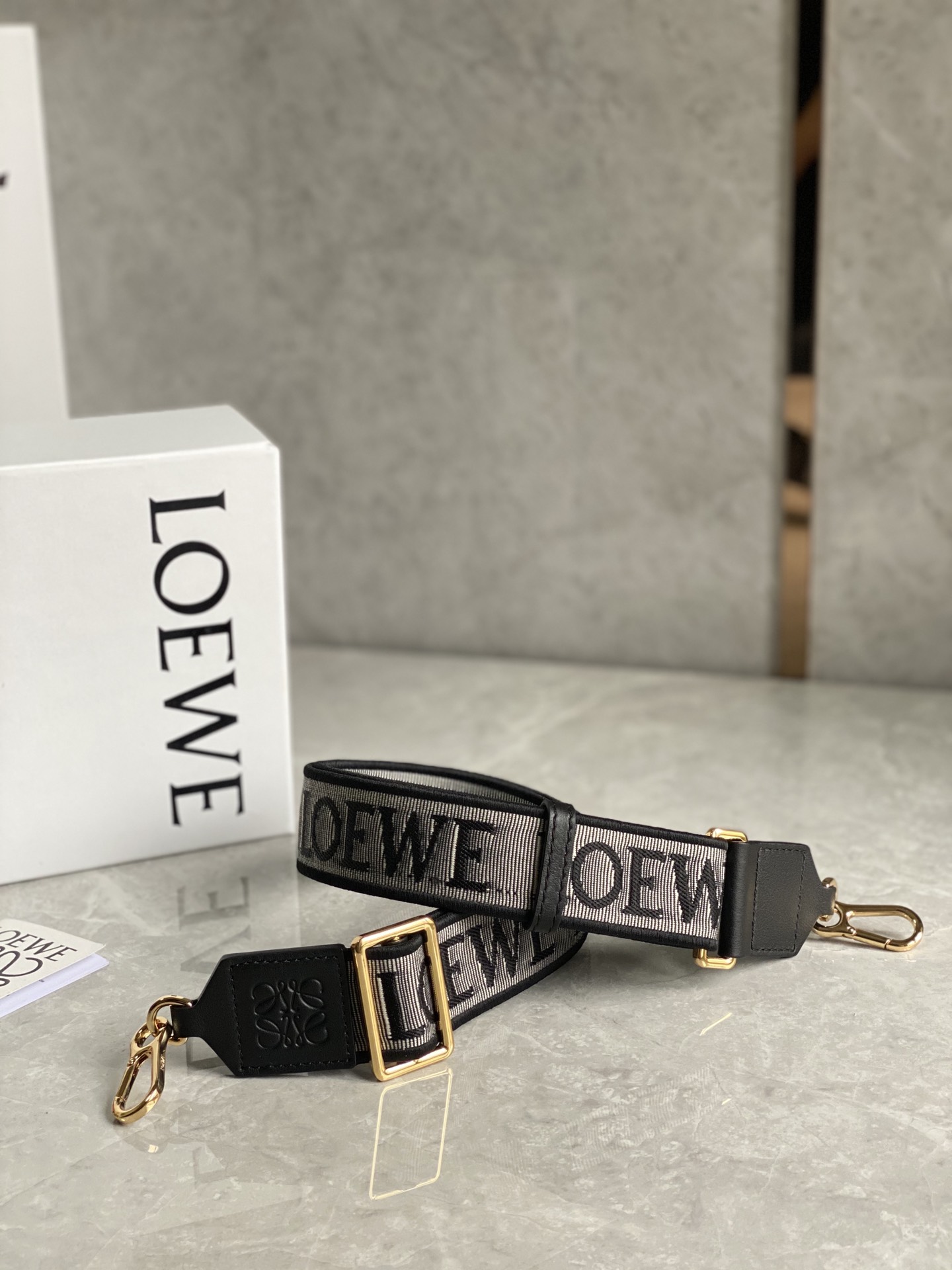 L0ew* straps
