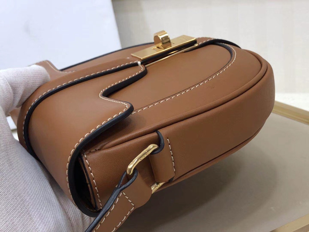 Celin Besace 16 Bag in Natural Calfskin -19*17*6CM