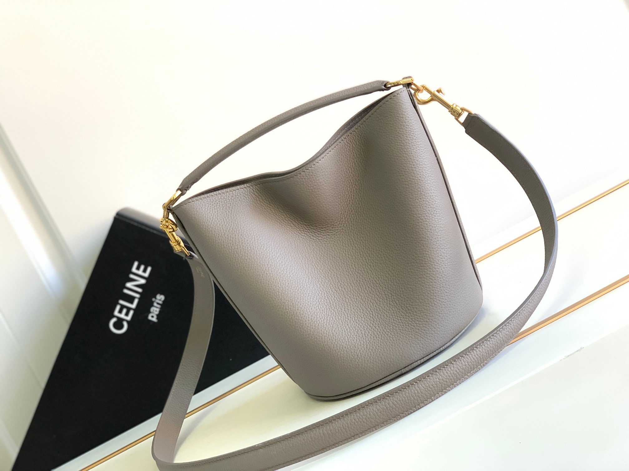 Ce**e bucket bag-16x18x16cm