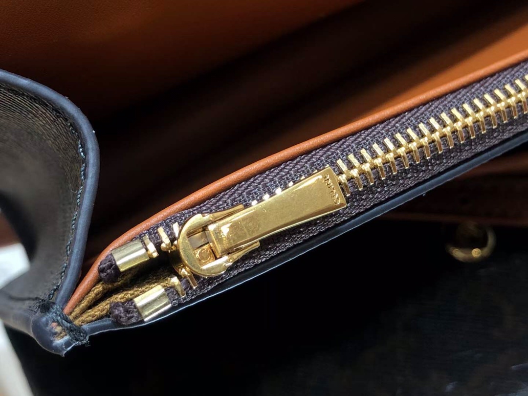 Celin Clutch On Strap-18*8*5CM