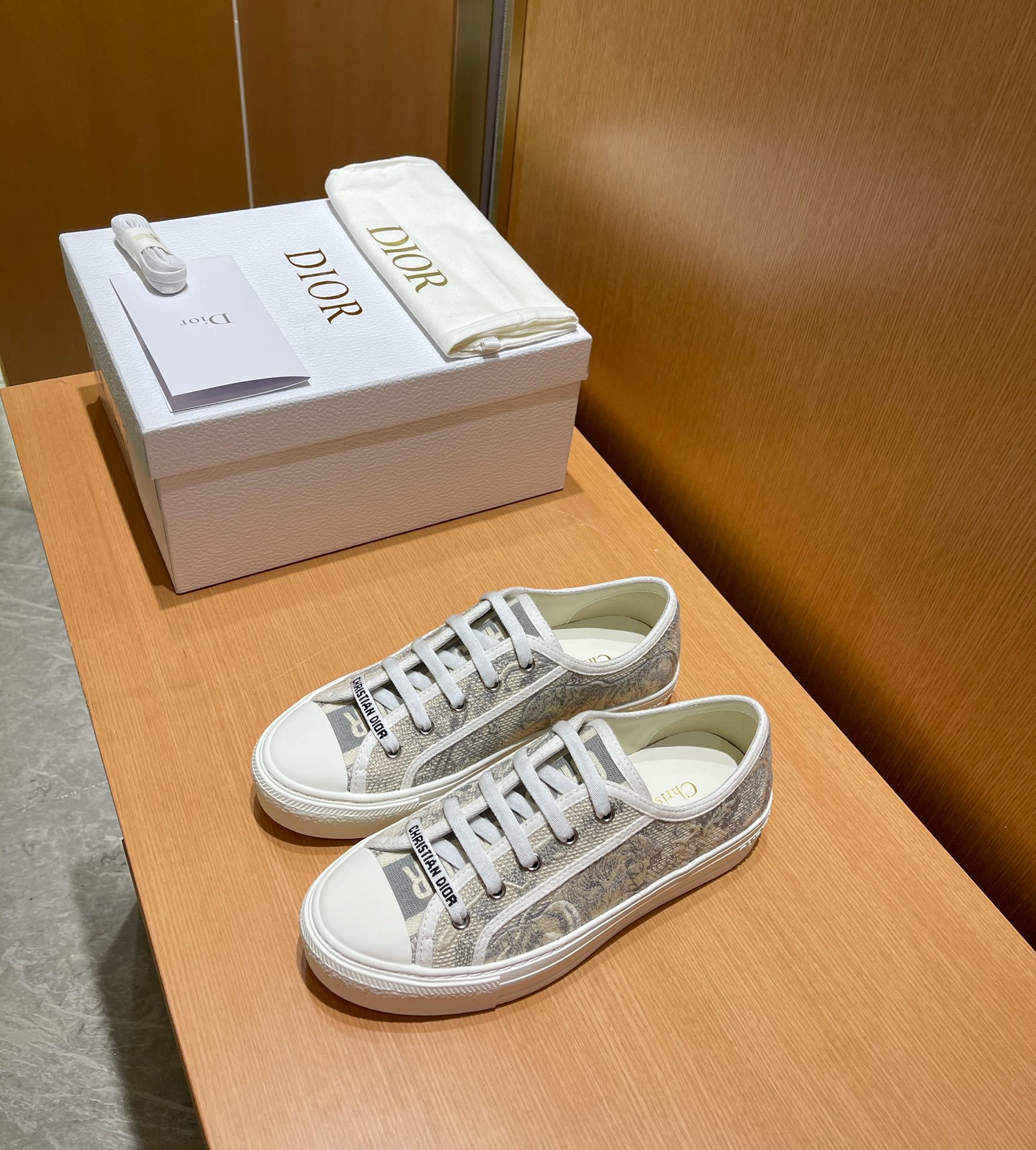 D*or sneakers