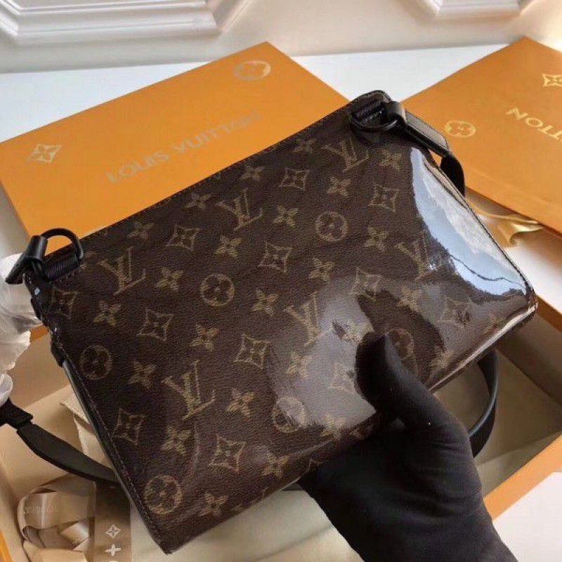 Messenger PM Monogram Glaze M43895