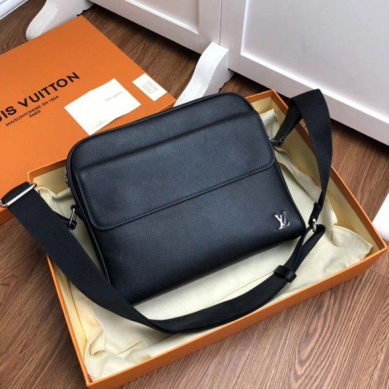 Alex Messenger PM Bag Taiga Leather M30260