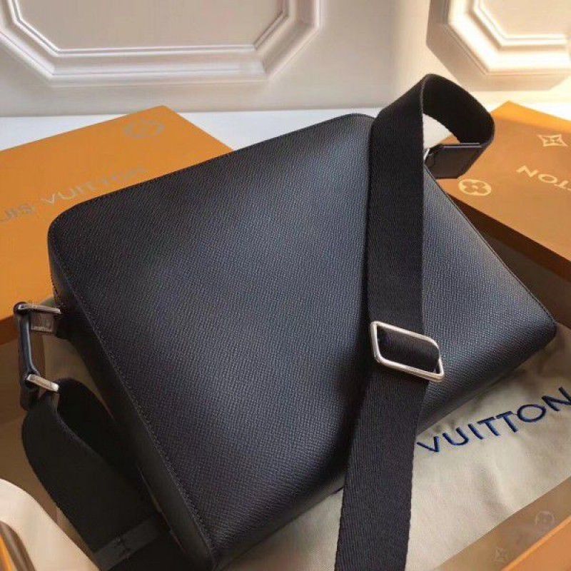 Anton Messenger PM Bag Taiga Leather M33427