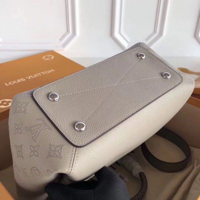 Galet Haumea Bag Mahina Leather M55031