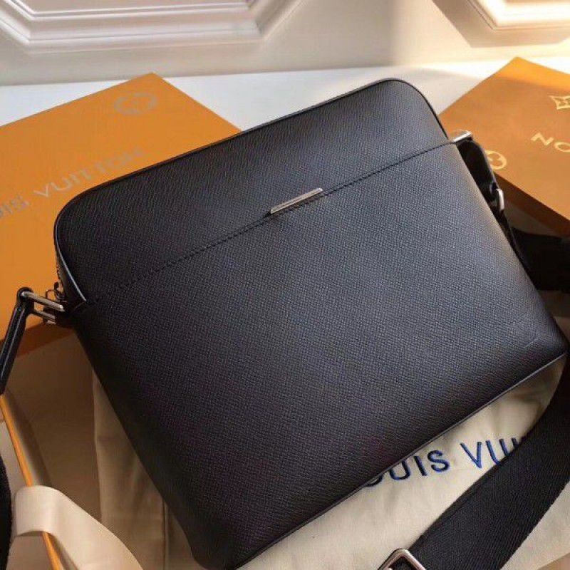 Anton Messenger PM Bag Taiga Leather M33427