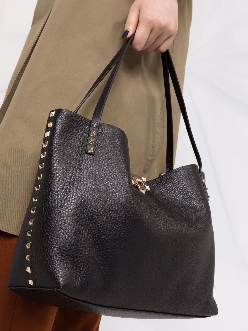 Valentino Garavani medium Rockstud-embellishment tote bag
