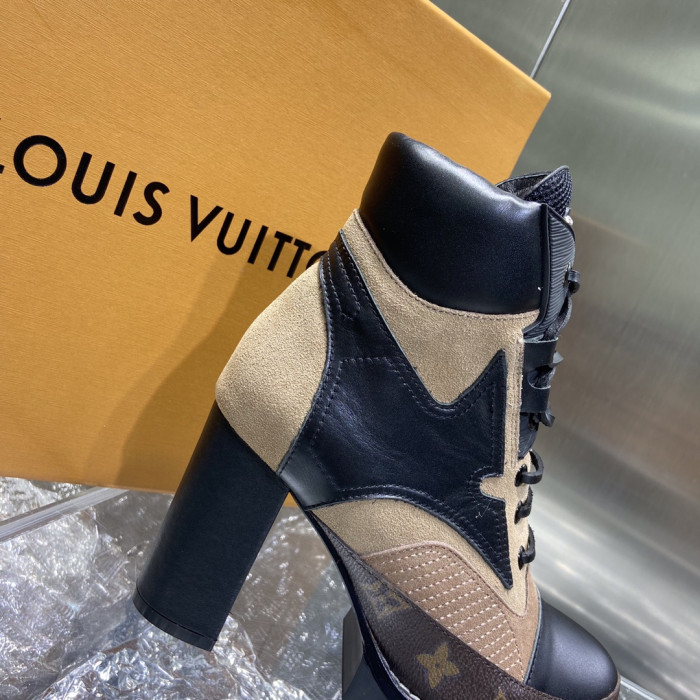 LOUS VUITO BROWN STAR TRAIL ANKLE BOOTS