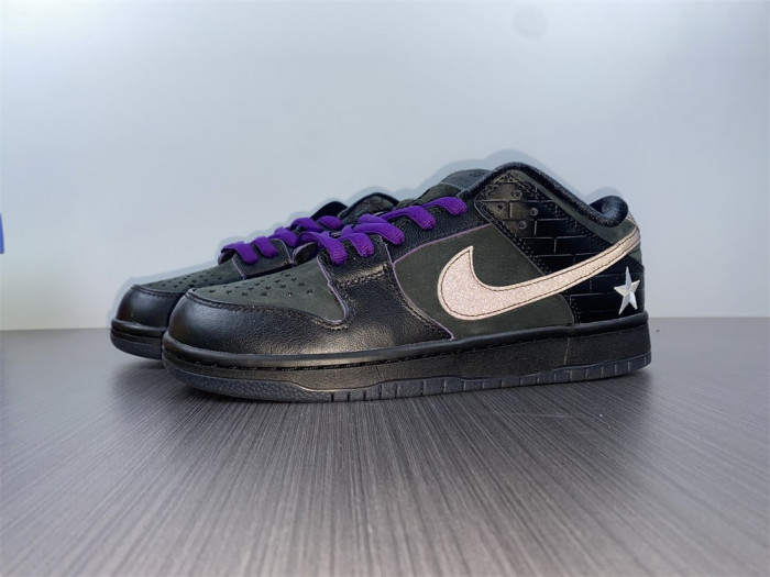Familia x Nike SB Dunk Low “First Avenue” DJ1159-001
