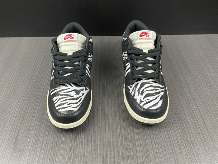 Quartersnacks x Dunk Low SB ‘Little Debbie’s Zebra Cakes’ DM3510-001