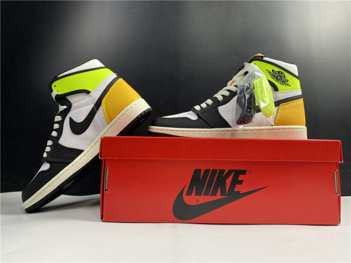 AIR JORDAN 1 RETRO HIGH OG ‘VOLT GOLD’ 555088-118