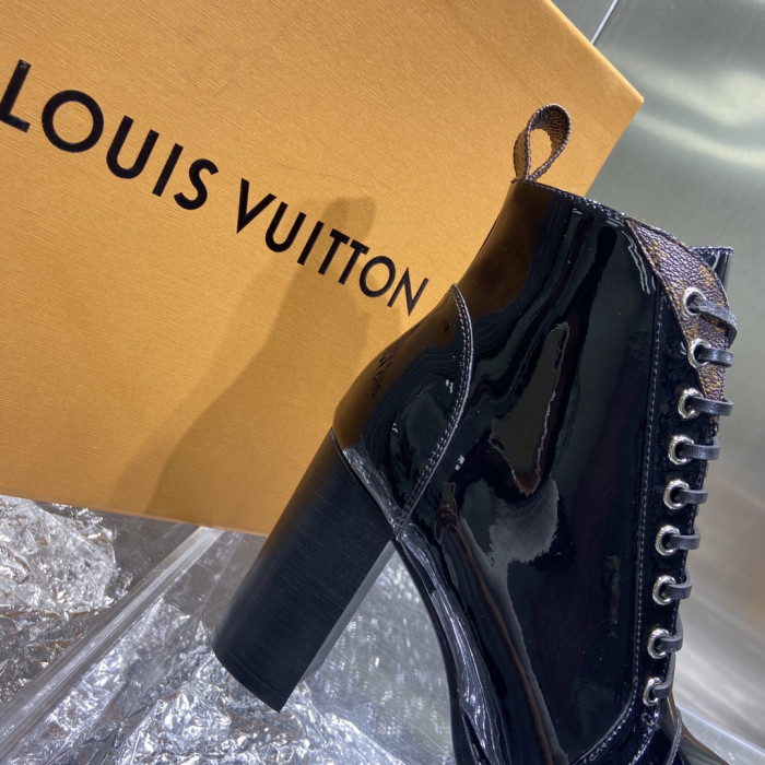 LOUS VUITO BROWN STAR TRAIL ANKLE BOOTS