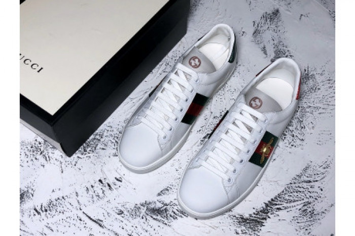 G*u*i ace embroidered low-top sneaker white with bee