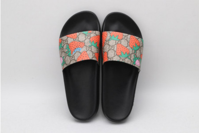 G*u*i slippers
