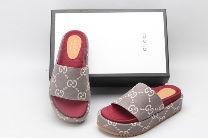 G*u*i slippers