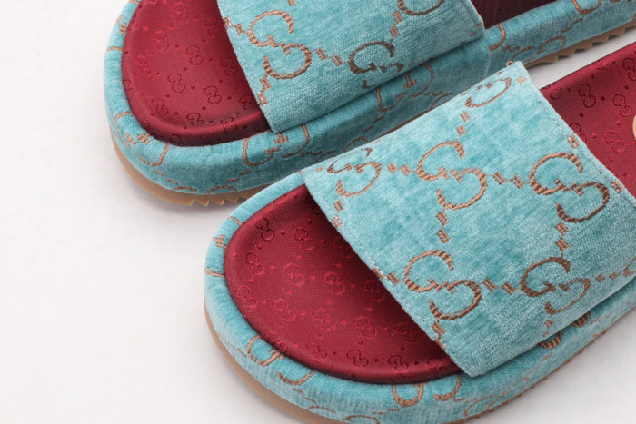 G*u*i slippers