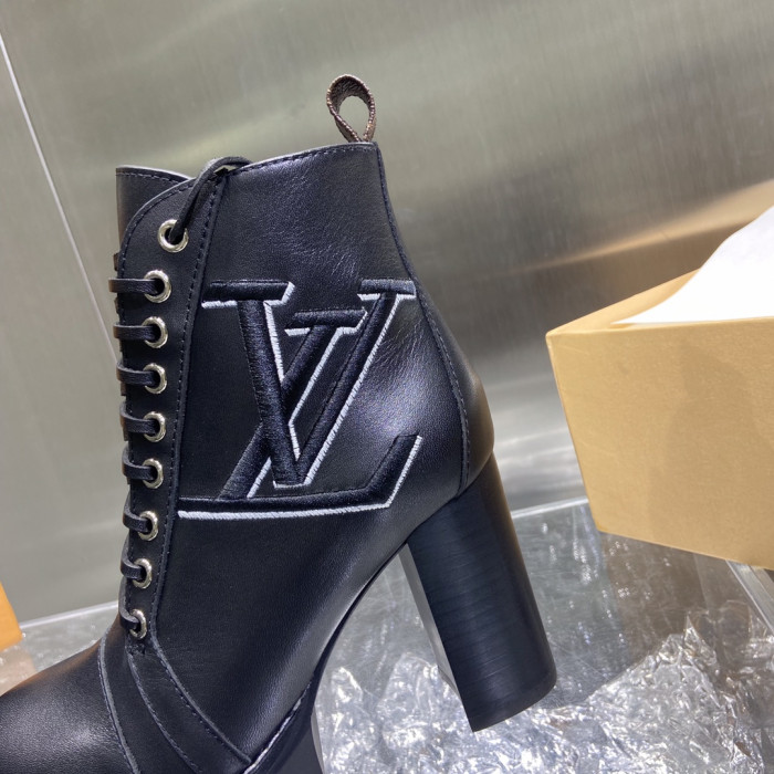 LOUS VUITO BROWN STAR TRAIL ANKLE BOOTS