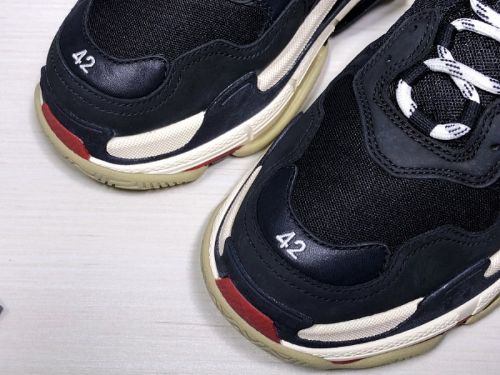 BLCG TRIPLE S TRAINER ‘BLACK RED’ 2018 533882 W09O1 1000