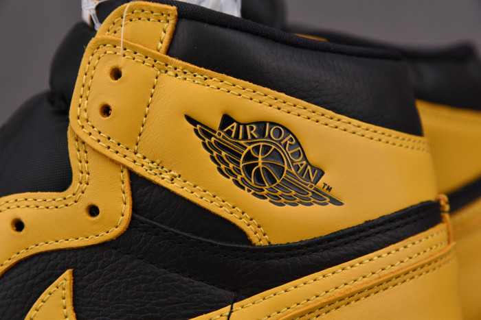 AIR JORDAN 1 RETRO HIGH OG “POLLEN” 555088-701