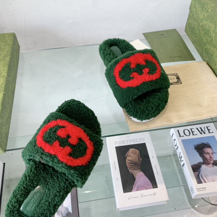 G*u*i slipper