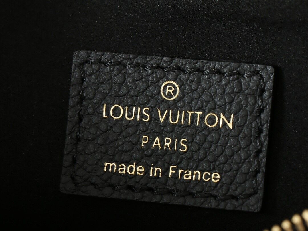 LV Pochette Liv M83301 24.5x13.5x6.5cm