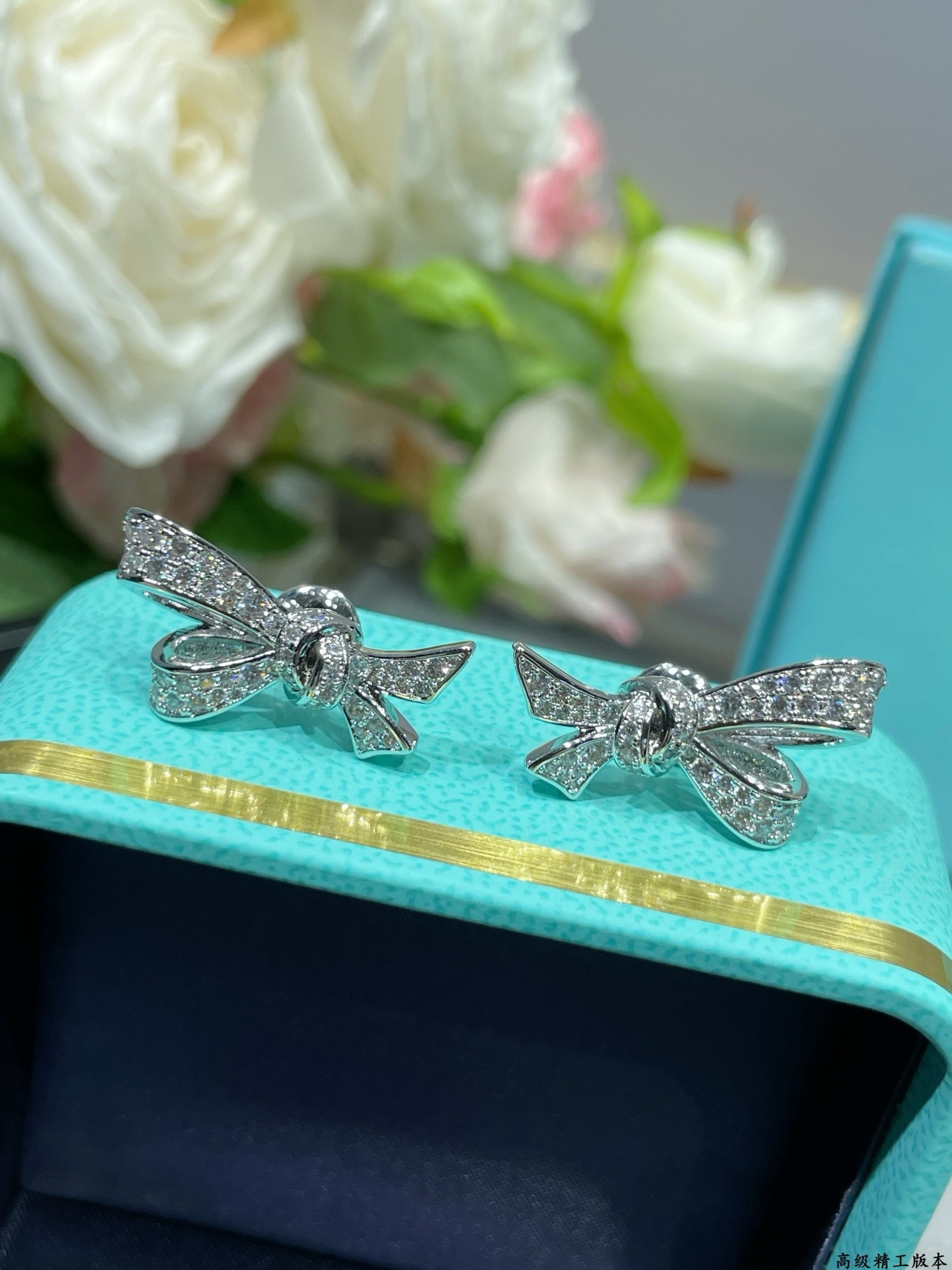 graff tilda''s bow pavé D1am0nd stud earrings