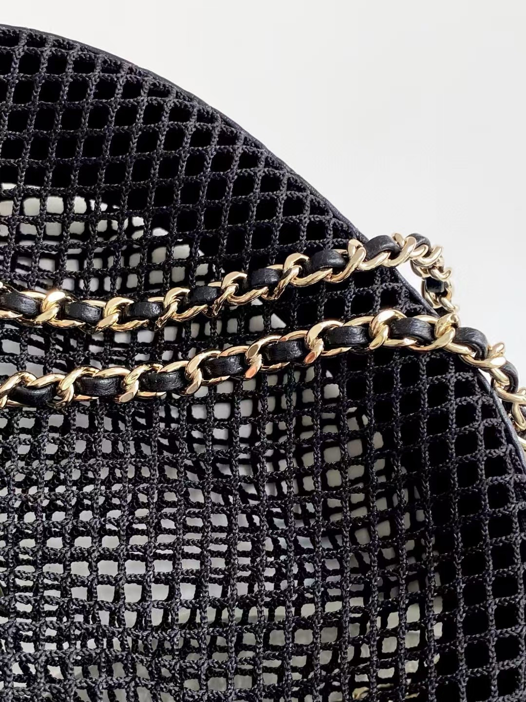 Ch**el clutch with chain mesh shiny lambskin gold tone -AP4573 15x22x6cm