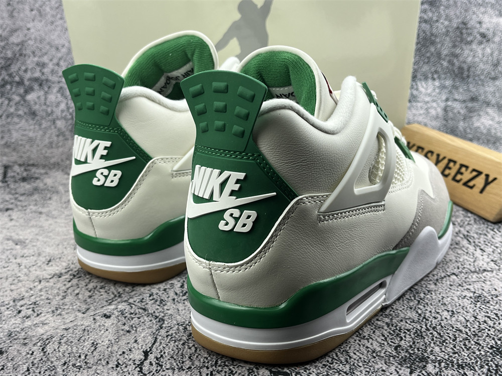 UA NIKE SB X AIR JORDAN 4 RETRO SP 