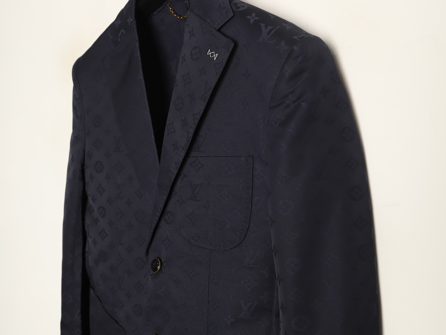 L0vis Vvtt0n Coats Suit