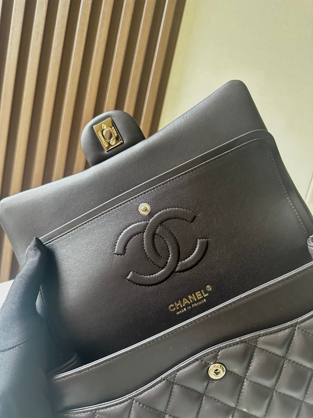 Ch**el CLASSIC HANDBAG Coffee brown Gold Metal 15.5×25.5×6.5cm