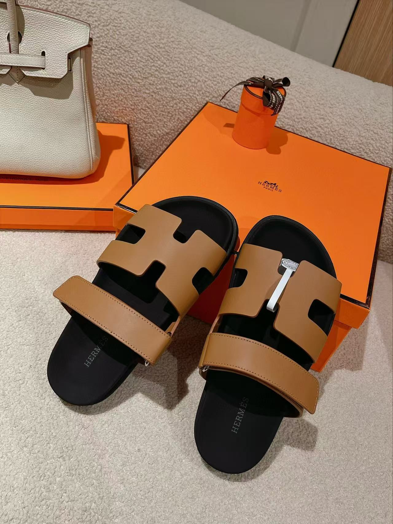 UA H**me5 Chypre Sandal