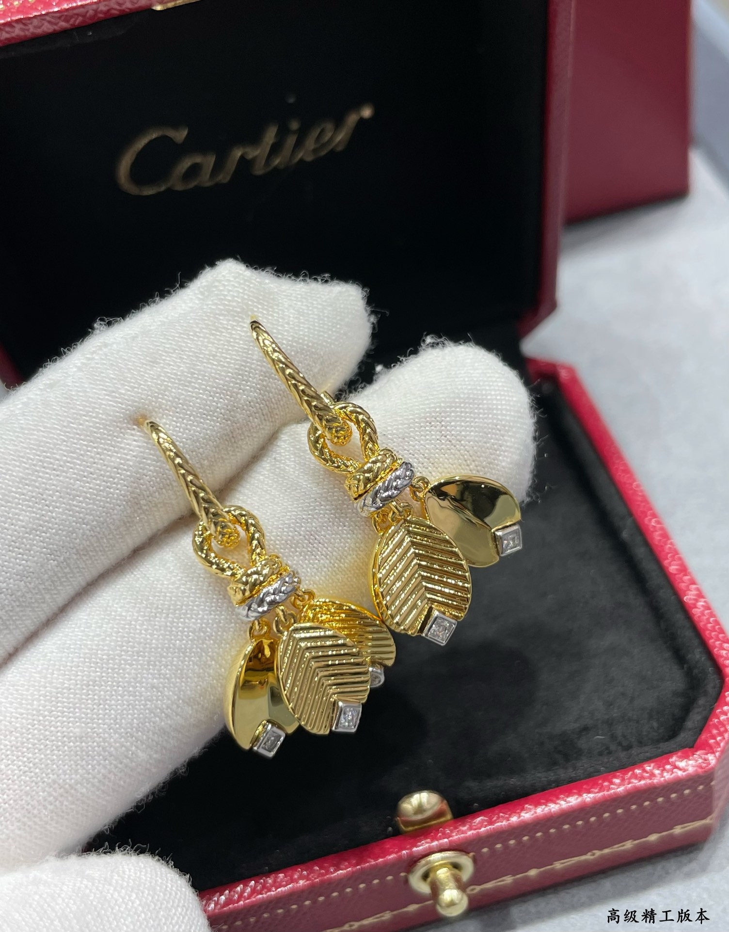 Ca*t1er coffee bean leaf earrings