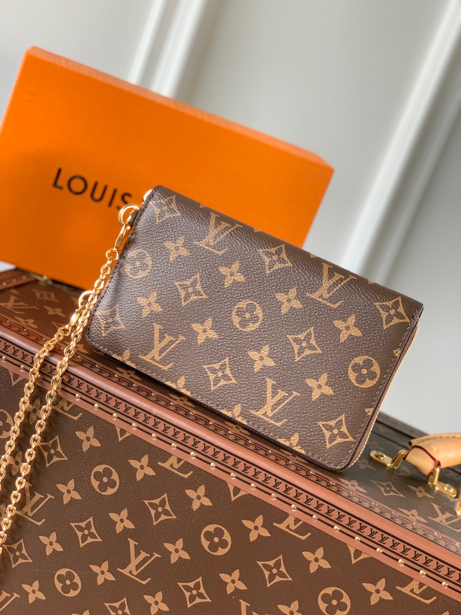 LV TRUNK VERTICAL M63913