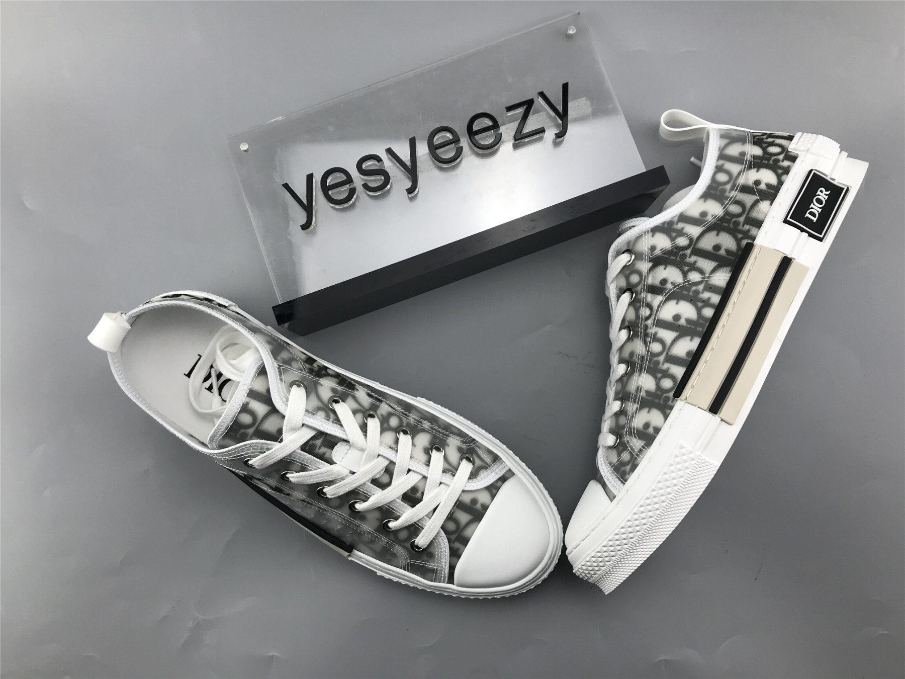 UA D10r B23 LOW TOP LOGO OBLIQUE