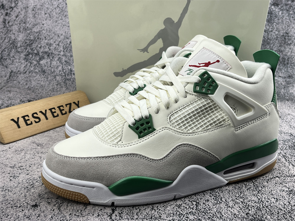 UA NIKE SB X AIR JORDAN 4 RETRO SP 