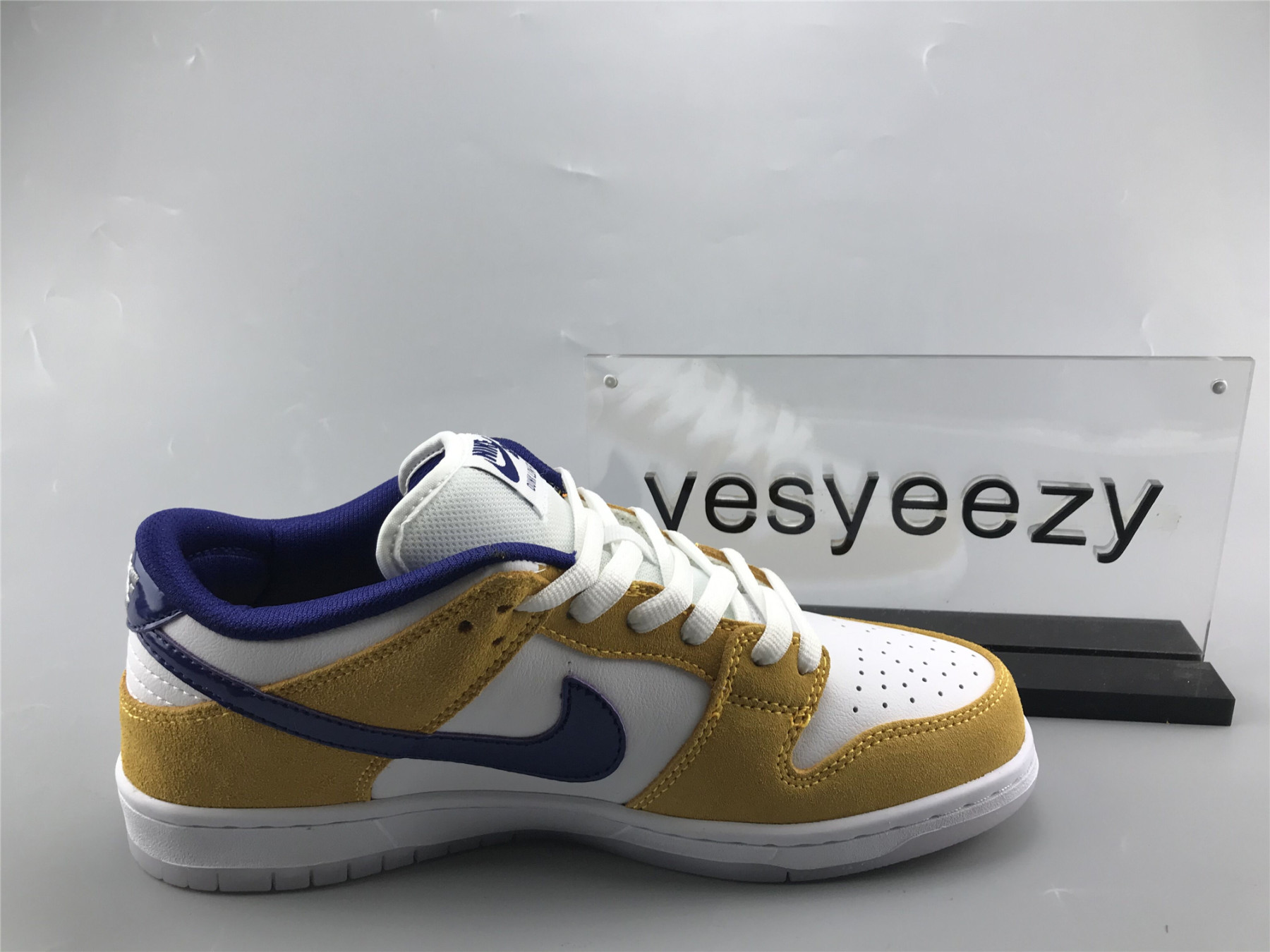 UA NIKE DUNK LOW PRO SB "LASER ORANGE"