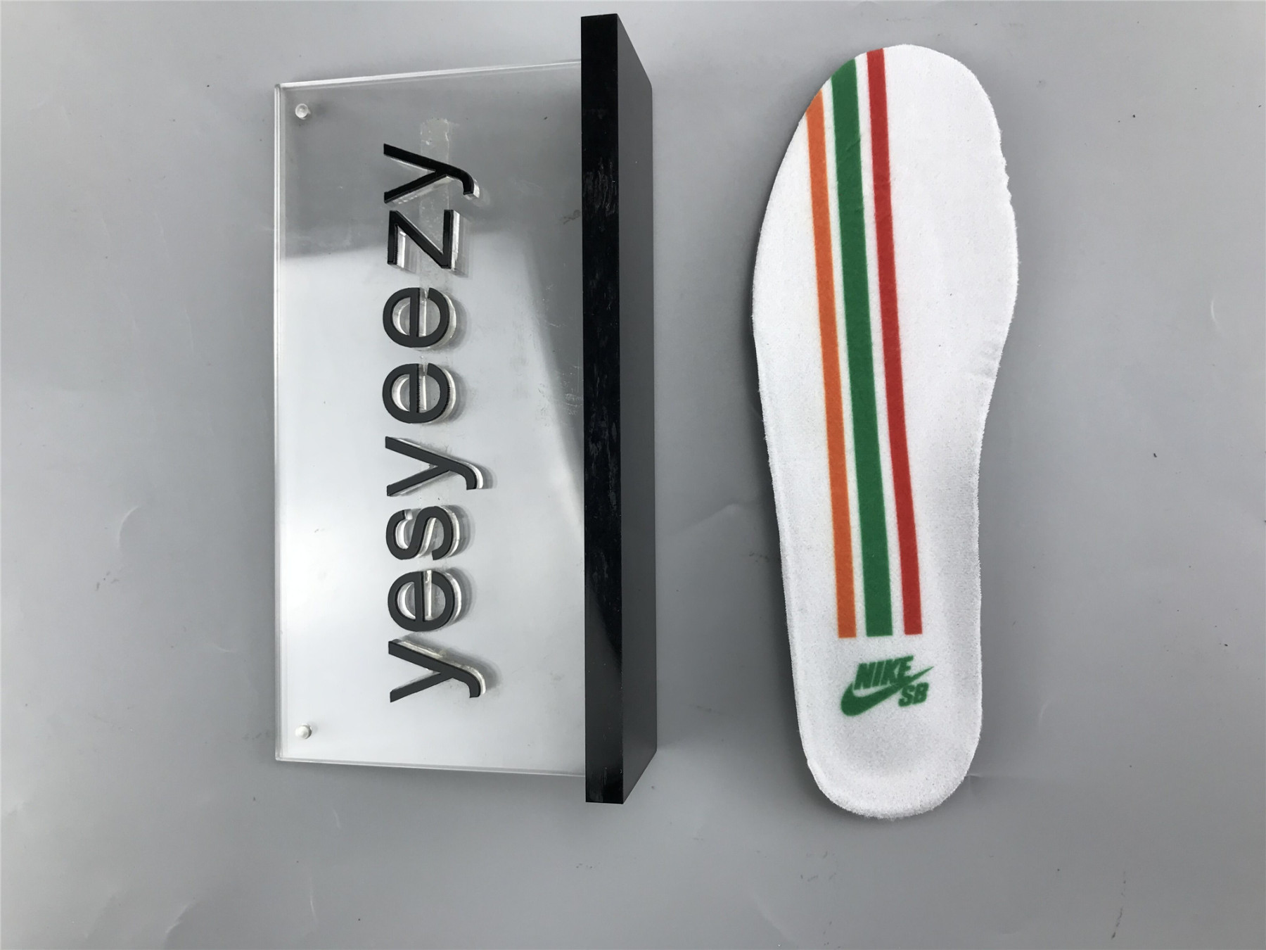 UA NIKE SB DUNK LOW 7-ELEVEN