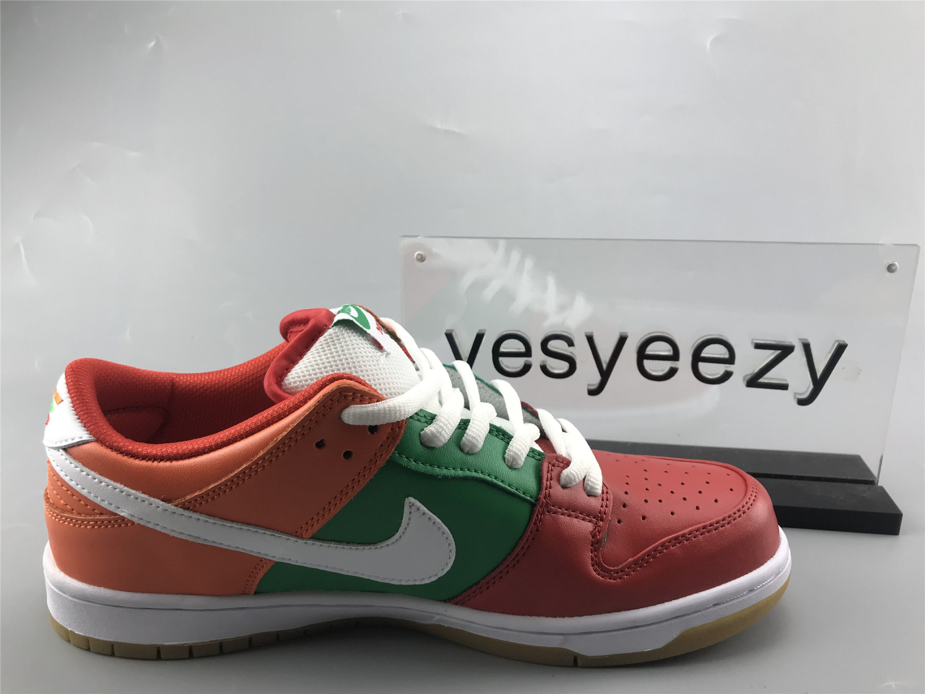 UA NIKE SB DUNK LOW 7-ELEVEN