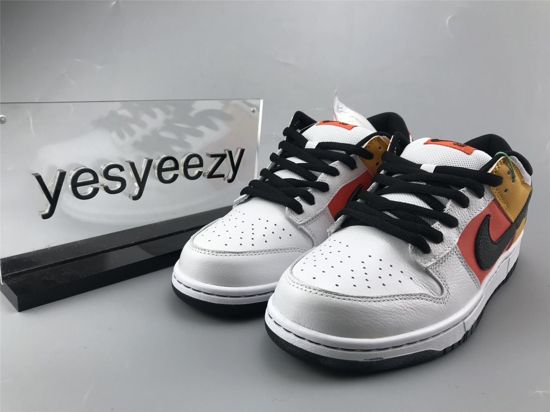 UA NIKE DUNK LOW PRO SB "RAYGUN"