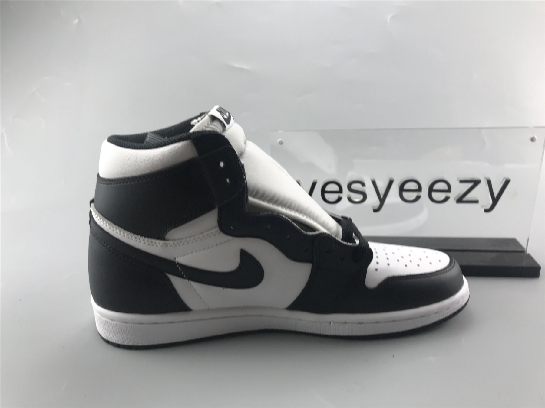 UA AIR JORDAN 1 RETRO HIGH OG "BLACK WHITE"