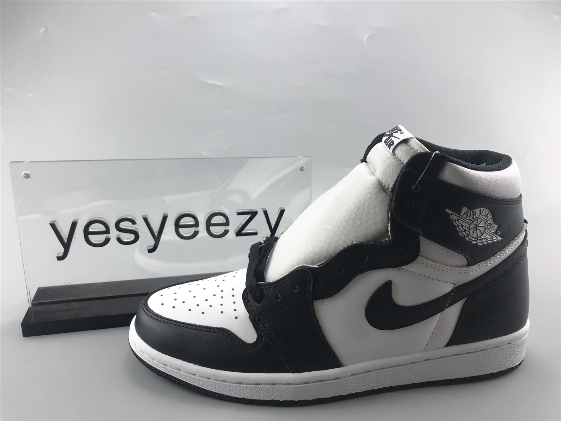 UA AIR JORDAN 1 RETRO HIGH OG "BLACK WHITE"