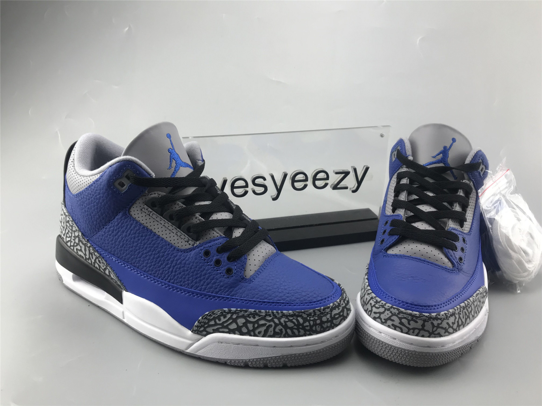 UA AIR JORDAN 3 RETRO "VARSITY ROYAL"