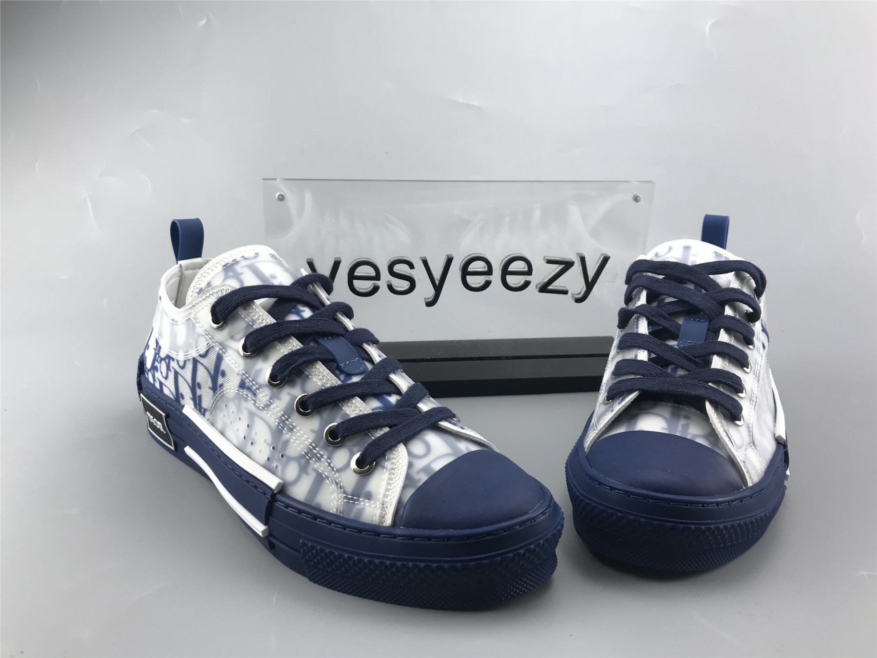 UA D10r B23 LOW TOP BLUE OBLIQUE