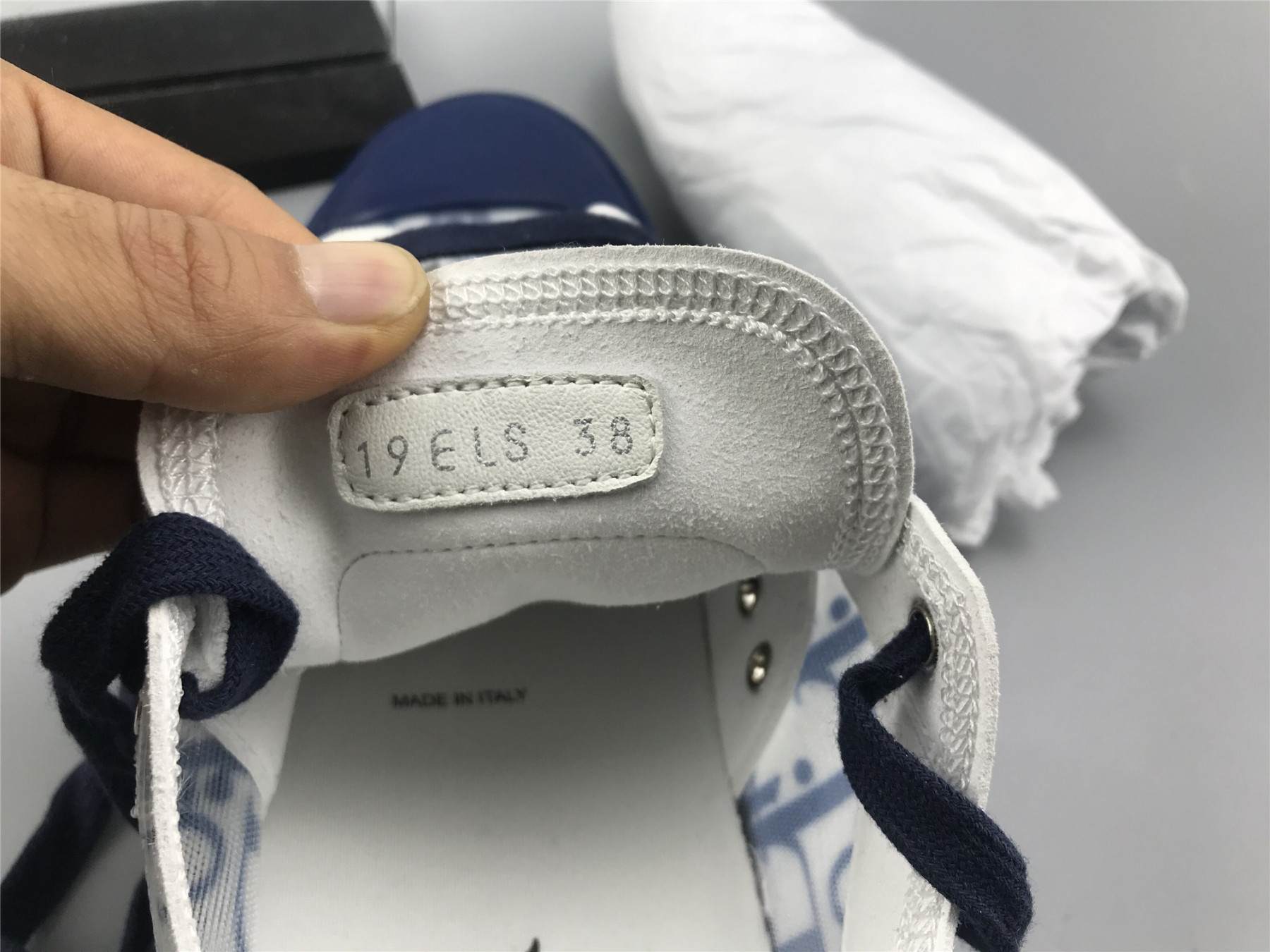 UA D10r B23 LOW TOP BLUE OBLIQUE