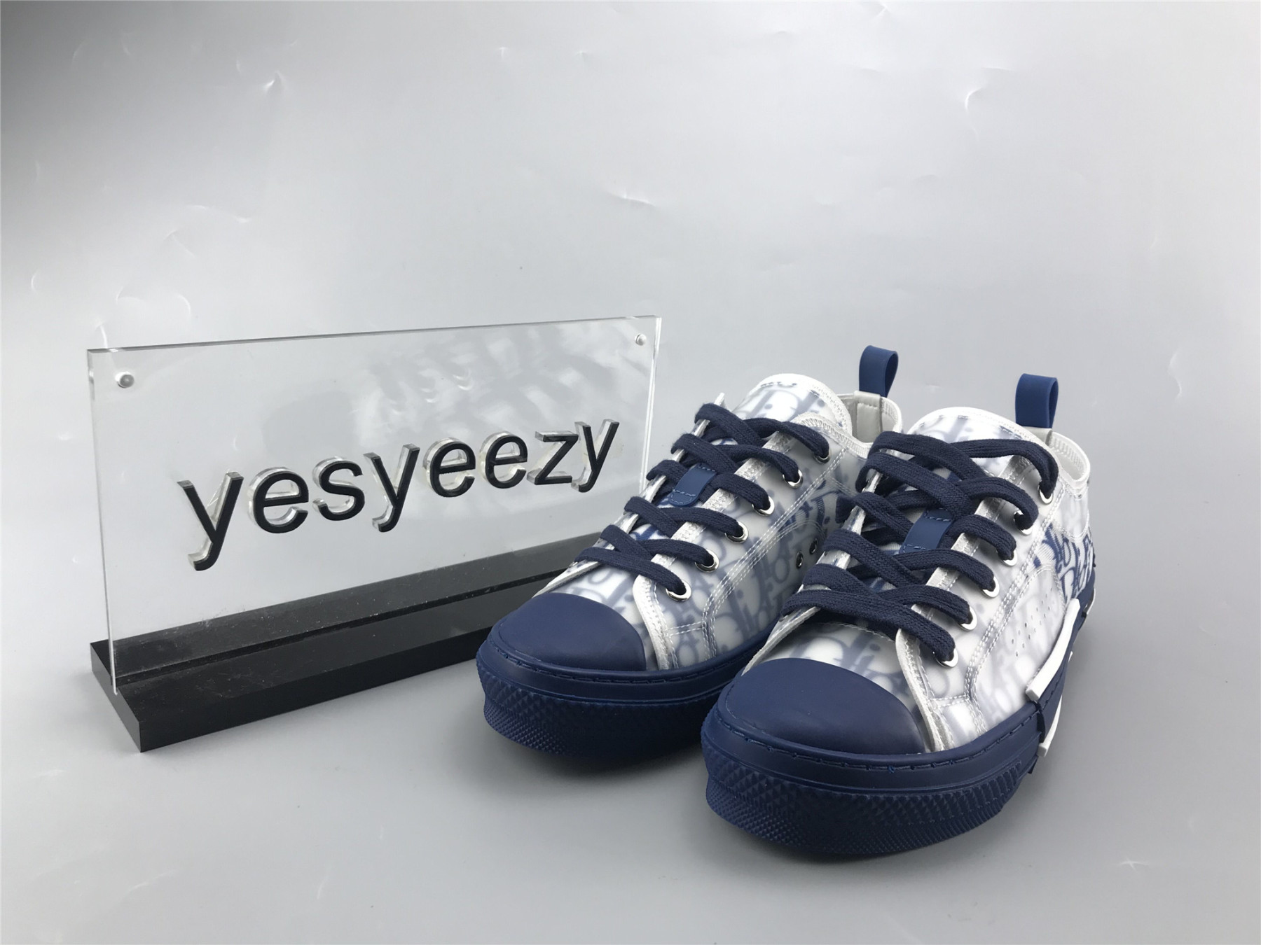 UA D10r B23 LOW TOP BLUE OBLIQUE