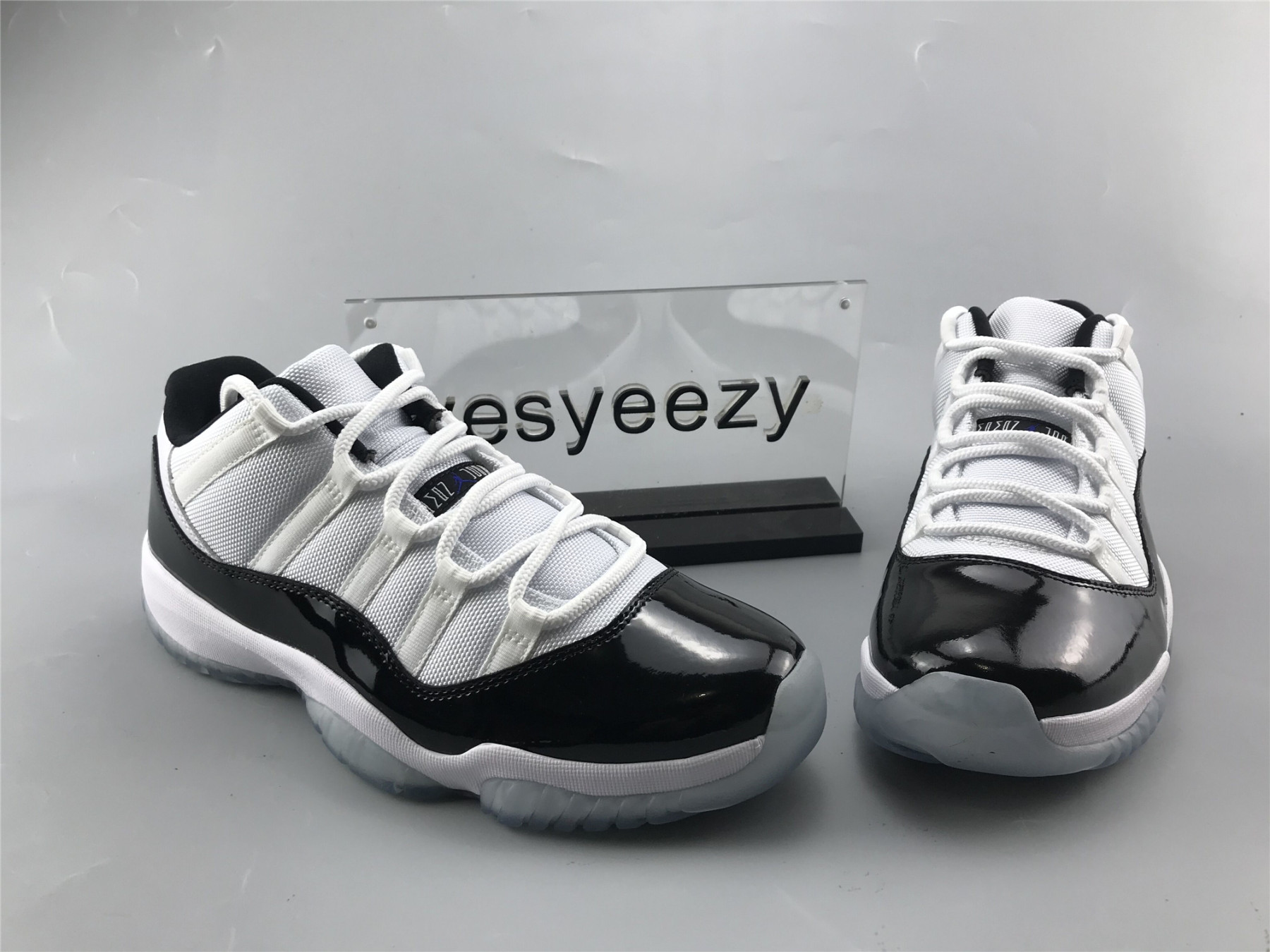 UA AIR JORDAN 11 RETRO LOW 